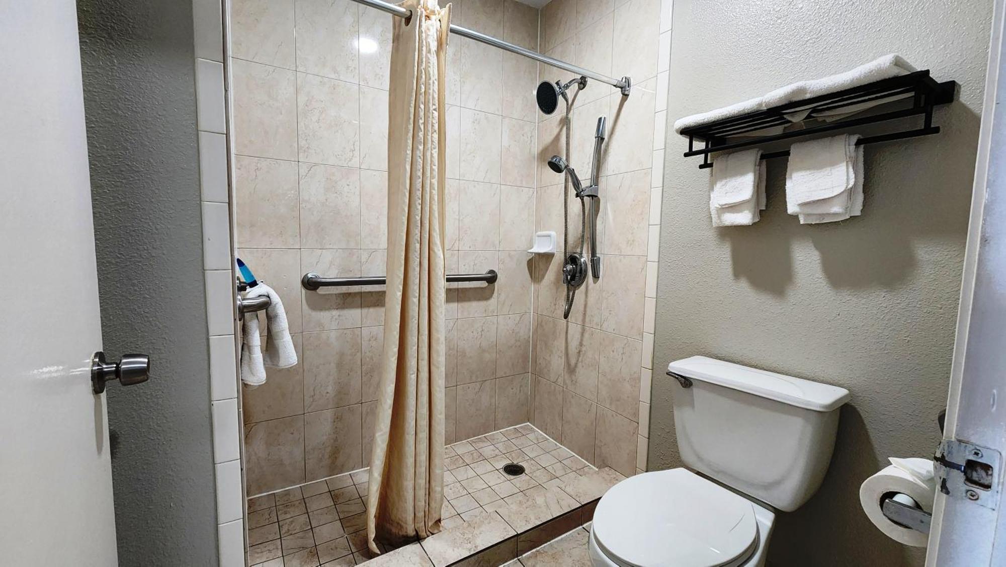 Scottish Inn & Suites Wharton Eksteriør billede