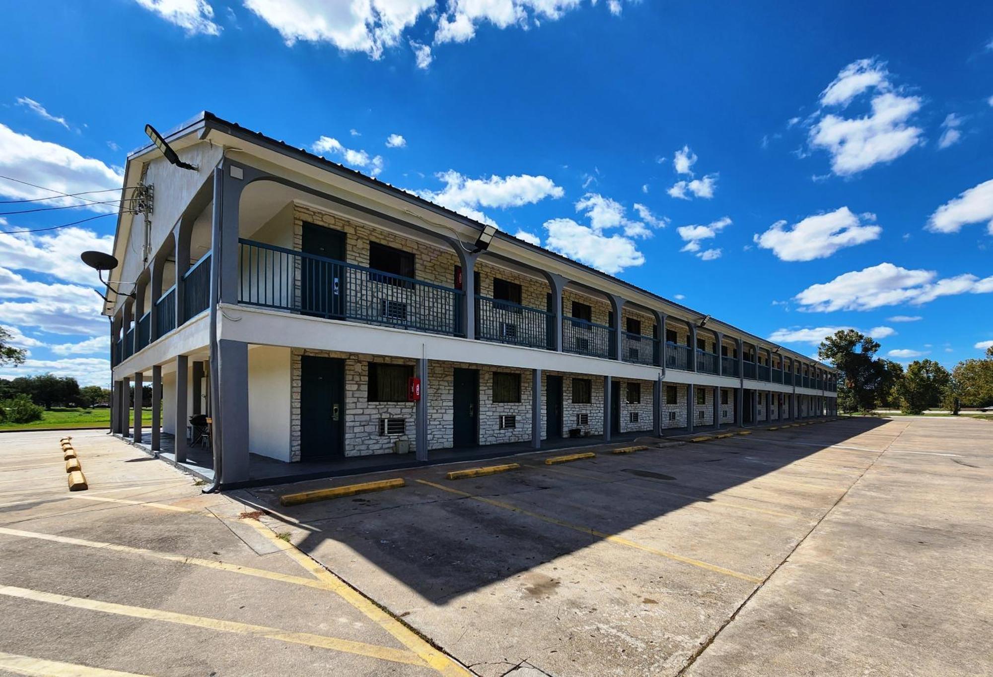 Scottish Inn & Suites Wharton Eksteriør billede