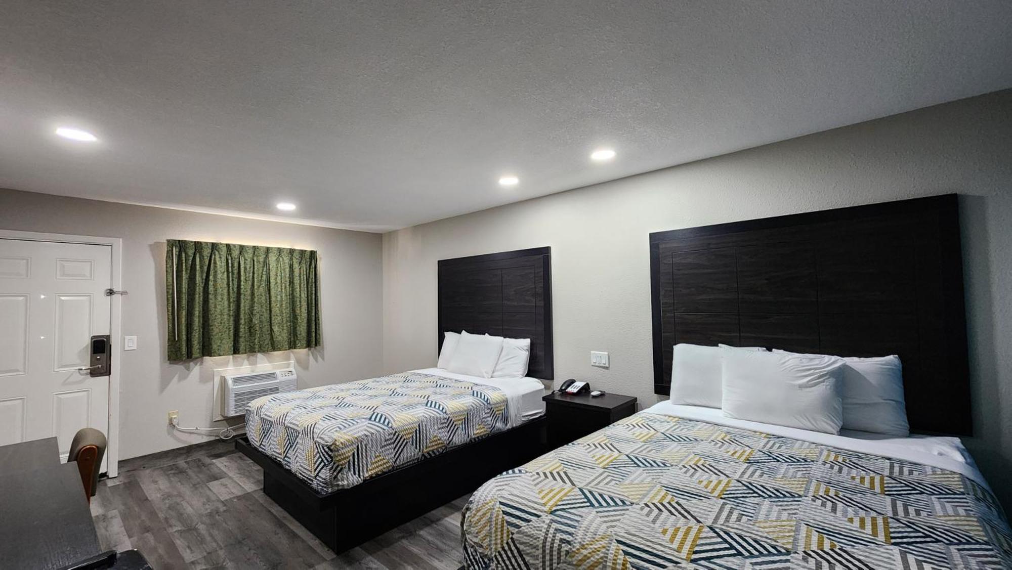 Scottish Inn & Suites Wharton Eksteriør billede